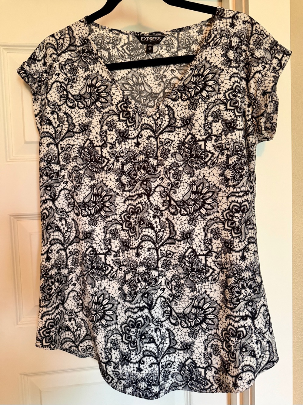 Express Black and White Floral Print Cap Sleeve Blouse